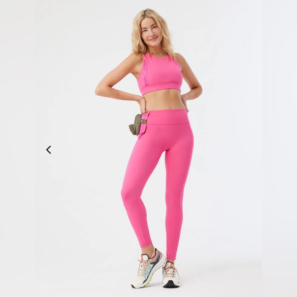 Outdoor Voices set Snacks Sports Bra & 7/8 Legging in Azalea (no mini backpack)